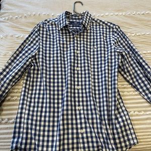 Men’s medium vineyard vines shirt